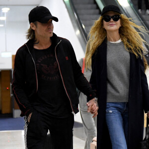 Exclusif - Nicole Kidman et son mari Keith Urban avec leurs enfants Sunday Rose et Faith Margaret arrivent à l'aéroport de Sydney en Australie, le 17 décembre 2022.