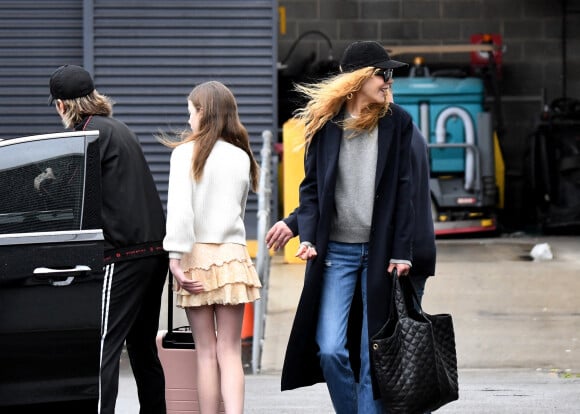 Exclusif - Nicole Kidman et son mari Keith Urban avec leurs enfants Sunday Rose et Faith Margaret arrivent à l'aéroport de Sydney en Australie, le 17 décembre 2022.