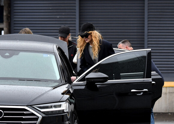 Exclusif - Nicole Kidman et son mari Keith Urban avec leurs enfants Sunday Rose et Faith Margaret arrivent à l'aéroport de Sydney en Australie, le 17 décembre 2022.