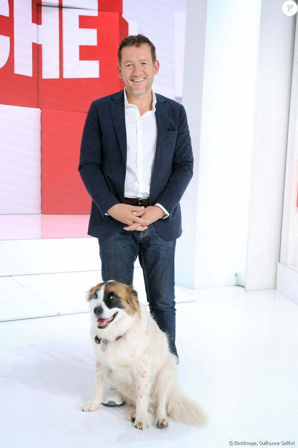 Exclusif - Dany Boon et son chien Boozgy - Enregistrement de l&#039;émission &quot;Vivement Dimanche&quot; au Studio Gabriel, présentée par M.Drucker et diffusée le 25 septembre sur France 3 © Guillaume Gaffiot / Bestimage
