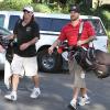 Kevin Federline et son père Mike partagent une partie de golf, à Los Angeles, le mardi 16 février.