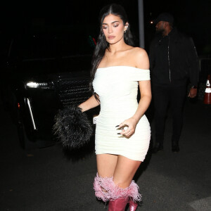 Exclusif - Kylie Jenner rejoint sa mère et ses soeurs au restaurant "Casa Vega" à Los Angeles, le 13 décembre 2022.