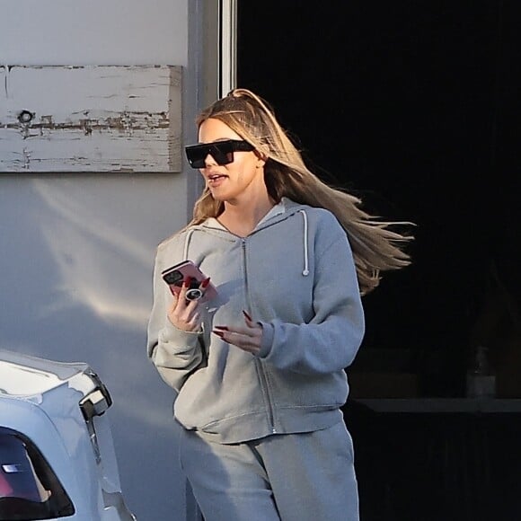 Exclusif - Khloe Kardashian se promène à Los Angeles, le 14 décembre 2022.