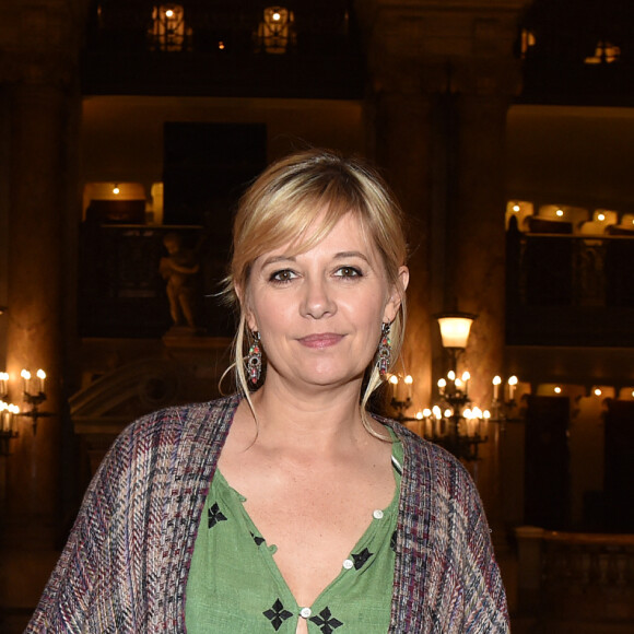 Flavie Flament - Les célébrités à la première de l'escape game grandeur nature "Inside Opéra" au Palais Garnier à Paris, France, le 4 juin 2018. Le Palais Garnier accueille pour la première fois un concept inédit jamais proposé au public. INSIDE OPERA, un jeu grandeur nature entre escape game et parcours immersif sur les traces du Fantôme de l'Opéra. Le but du jeu ? Tenter de résoudre la malédiction du Fantôme de l'Opéra et le libérer à jamais en déchiffrant une série d'énigmes au sein du Palais Garnier avec la participation des différents comédiens en costume d'époque qui animent ce jeu. © Veeren/Bestimage