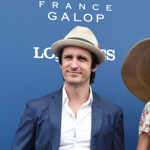 Philippe Lacheau et sa compagne Elodie Fontan - 169ème Prix de Diane Longines sur l'hippodrome de Chantilly, France, le 17 juin 2018. © Giancarlo Gorassini/Bestimage 