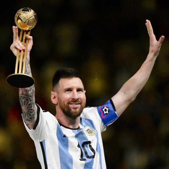Lionel Messi - Remise du trophée de la Coupe du Monde au Qatar à l'équipe d'argentine après sa victoire contre la France en finale. Doha.