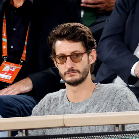 Pierre Niney en tribune (jour 13) lors des Internationaux de France de Tennis de Roland Garros 2022 à Paris, le 3 juin 2022. © Dominique Jacovides/Bestimage