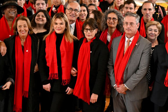 Le prince Albert II de Monaco, la princesse Stéphanie et sa fille Camille Gottlieb ont participé au déploiement des "Courtepointes" en mémoire des victimes du SIDA, au Musée Océanographique de Monaco, le 1er décembre 2022. © Bruno Bébert / Bestimage