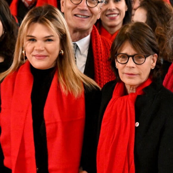 Le prince Albert II de Monaco, la princesse Stéphanie et sa fille Camille Gottlieb ont participé au déploiement des "Courtepointes" en mémoire des victimes du SIDA, au Musée Océanographique de Monaco, le 1er décembre 2022. © Bruno Bébert / Bestimage