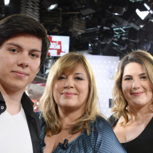 Michele Bernier avec ses enfants Enzo et Charlotte - Enregistrement de l'emission "Vivement Dimanche" a Paris le 8 janvier 2014. L'emission sera diffusee le 12 janvier.