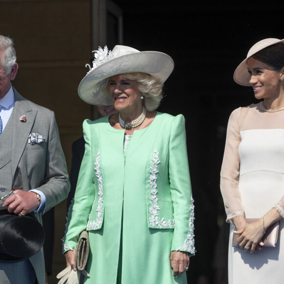 Camilla Parker Bowles, duchesse de Cornouailles, et Meghan Markle, duchesse de Sussex, lors de la garden party pour les 70 ans du prince Charles au palais de Buckingham à Londres. Le 22 mai 2018 