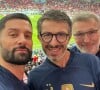 Hugo Manos encourage l'équipe de France au Qatar avec Laurent Ruquier et Florian Gazan. Le 10 décembre 2022.