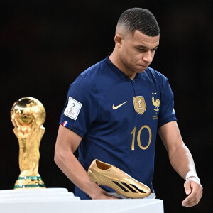 Trophee du meilleur buteur Kylian Mbappe lors de la finale " Argentine - France " de la Coupe du Monde 2022 au Qatar (FIFA World Cup Qatar 2022) le 18 Decembre 2022. © Philippe Perusseau / Bestimage 