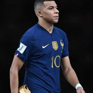 Trophee du meilleur buteur Kylian Mbappe lors de la finale " Argentine - France " de la Coupe du Monde 2022 au Qatar (FIFA World Cup Qatar 2022) le 18 Decembre 2022. © Philippe Perusseau / Bestimage 