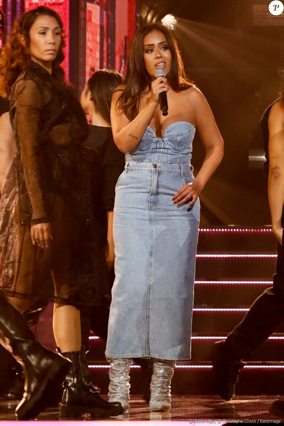 M6 Sur Son 31 Tournage Exclusif - Amel Bent chante Ziggy (Starmania) - Enregistrement de  l'émission M6 sur son 31, présentée par E.Gossuin et diffusée le 31  décembre sur M6 © Christop - Purepeople