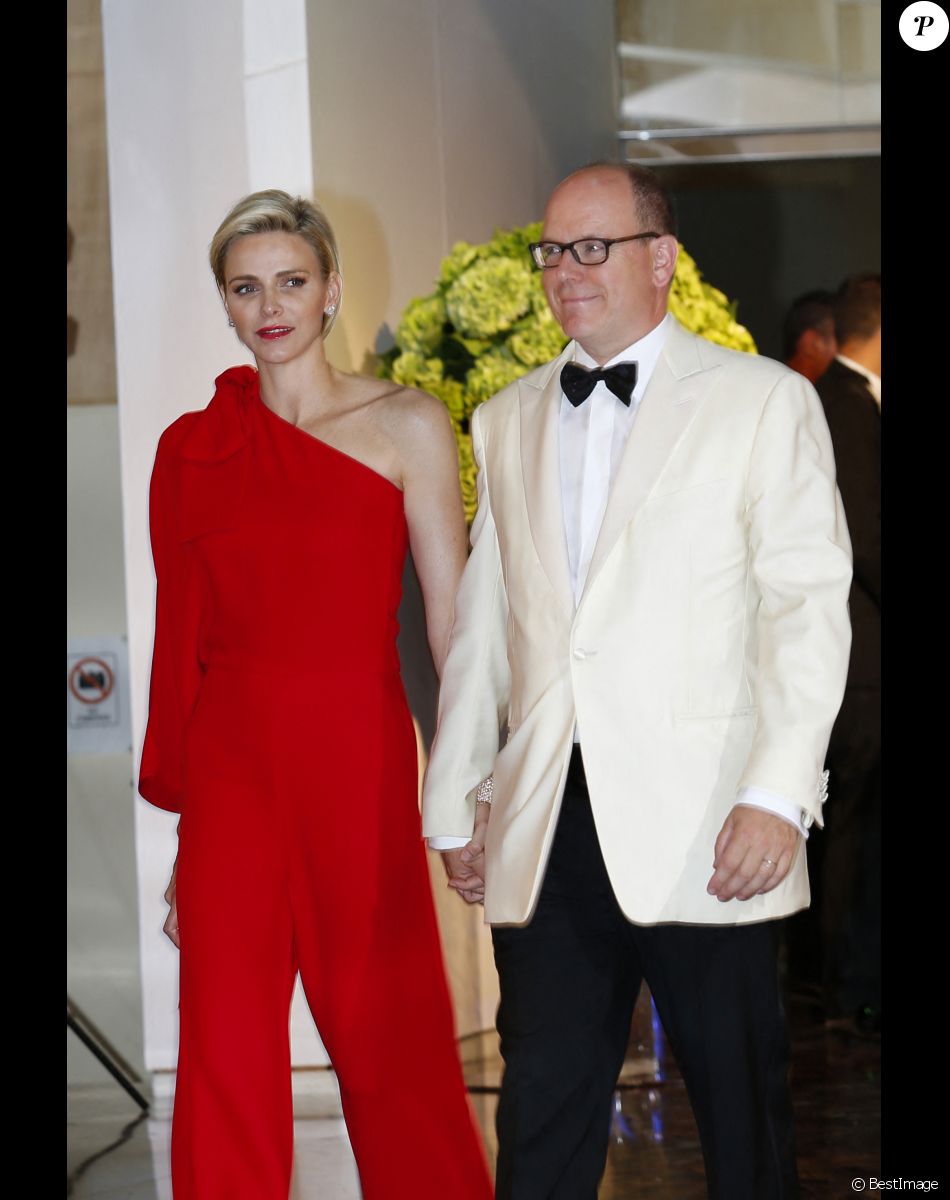 Le prince Albert II de Monaco et la princesse Charlène de Monaco - 67 ème Gala de la Croix-Rouge Monégasque (Bal de la Croix-Rouge) à Monaco le 25 juillet 2015.