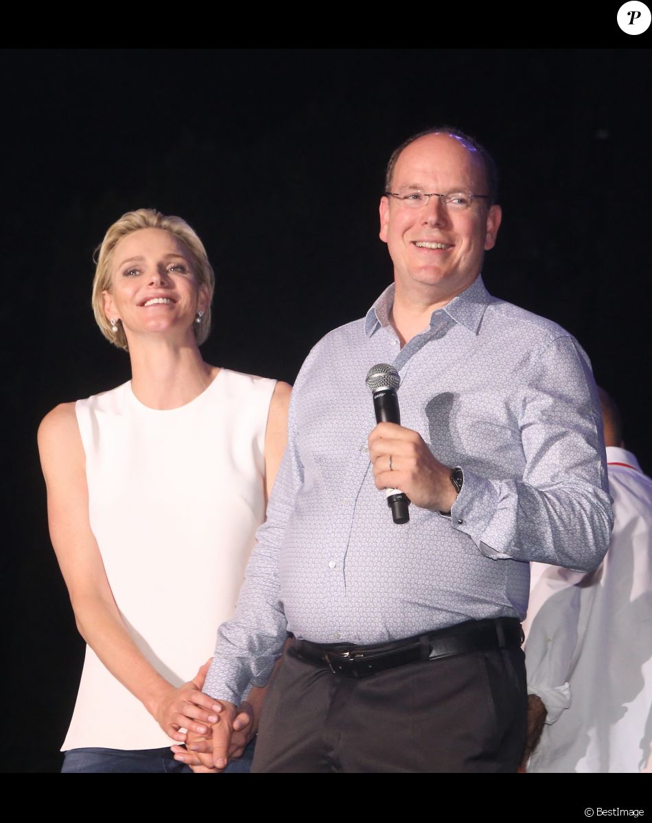 Le prince Albert II de Monaco et son épouse la princesse Charlene participent à la seconde journée marquant les 10 ans de règne de S.A.S. le prince Albert II de Monaco sur la place du Palais, le 12 juillet 2015.