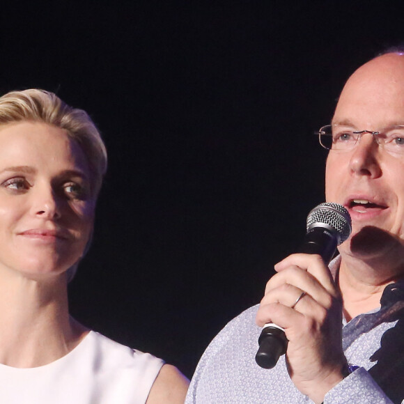 Le prince Albert II de Monaco et son épouse la princesse Charlene participent à la seconde journée marquant les 10 ans de règne de S.A.S. le prince Albert II de Monaco sur la place du Palais, le 12 juillet 2015.