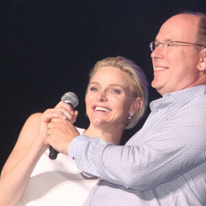 Le prince Albert II de Monaco et son épouse la princesse Charlene participent à la seconde journée marquant les 10 ans de règne de S.A.S. le prince Albert II de Monaco sur la place du Palais, le 12 juillet 2015.