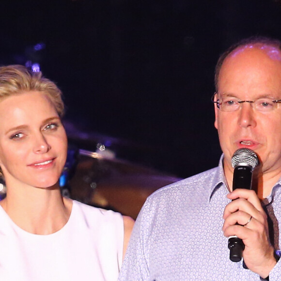 Le prince Albert II de Monaco et son épouse la princesse Charlene participent à la seconde journée marquant les 10 ans de règne de S.A.S. le prince Albert II de Monaco sur la place du Palais, le 12 juillet 2015.