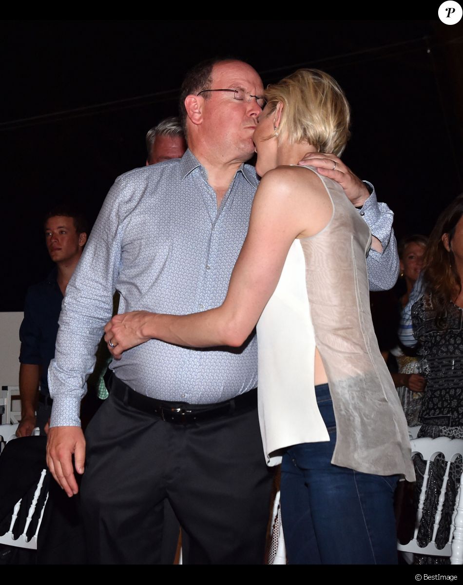 Le prince Albert II de Monaco et son épouse la princesse Charlene participent à la seconde journée marquant les 10 ans de règne de S.A.S. le prince Albert II de Monaco sur la place du Palais, le 12 juillet 2015.