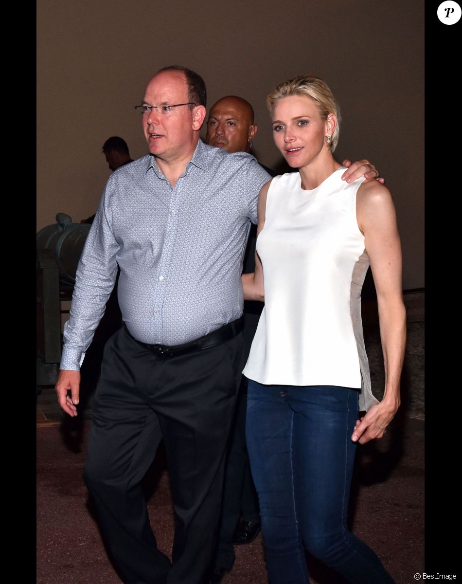Le prince Albert II de Monaco et son épouse la princesse Charlene participent à la seconde journée marquant les 10 ans de règne de S.A.S. le prince Albert II de Monaco sur la place du Palais, le 12 juillet 2015.