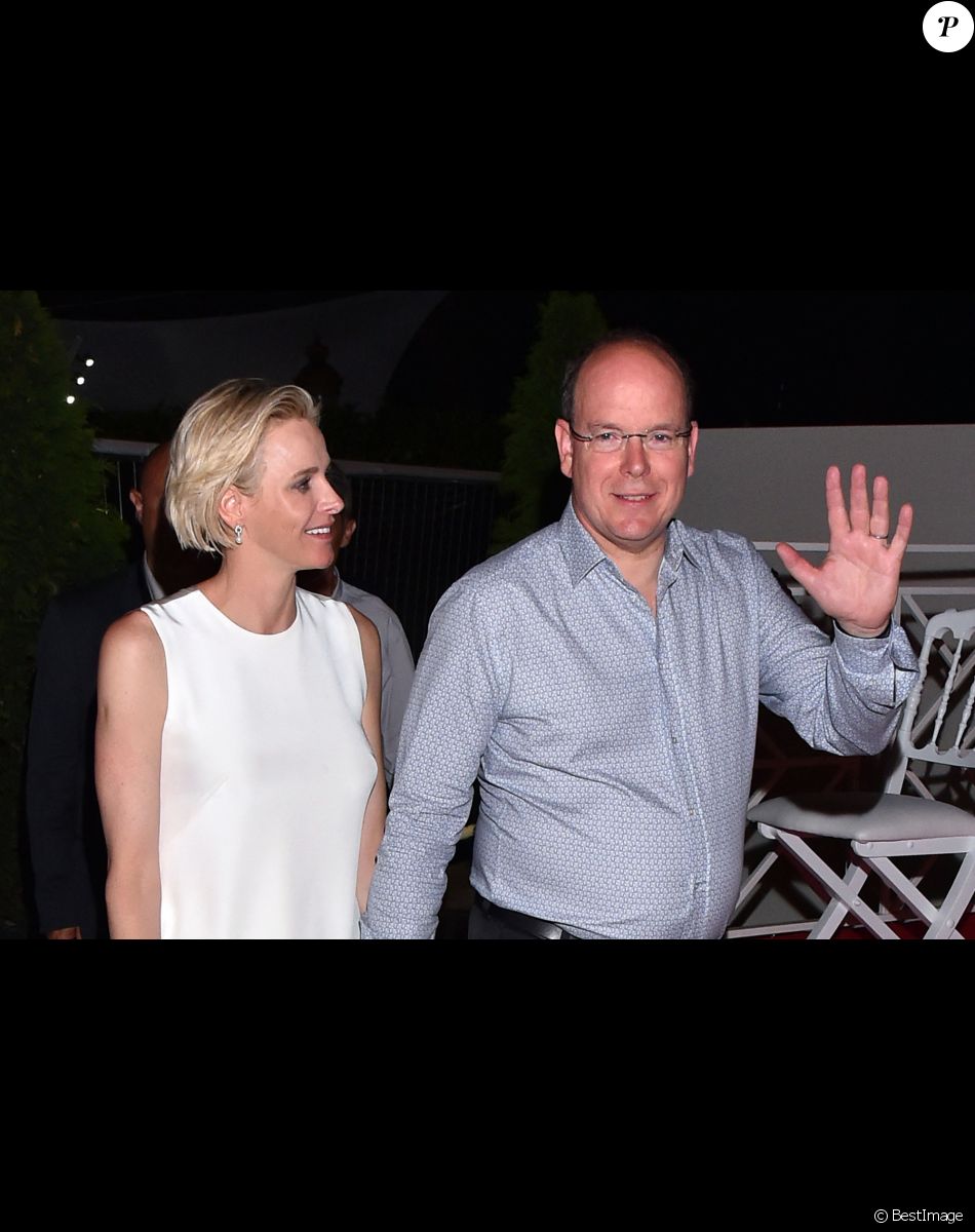 Le prince Albert II de Monaco et son épouse la princesse Charlene participent à la seconde journée marquant les 10 ans de règne de S.A.S. le prince Albert II de Monaco sur la place du Palais, le 12 juillet 2015.