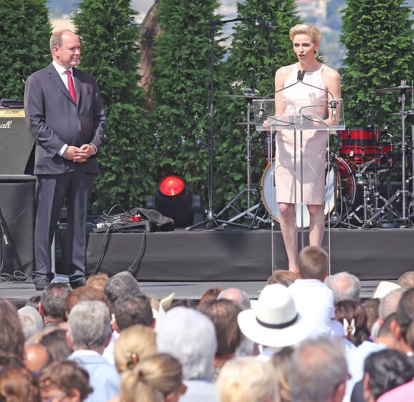 La princesse Charlène de Monaco fait, la première un discours en français devant le prince Albert II de Monaco très ému - Premier jour des célébrations des 10 ans de règne du prince Albert II de Monaco à Monaco, le 11 juillet 2015. 
