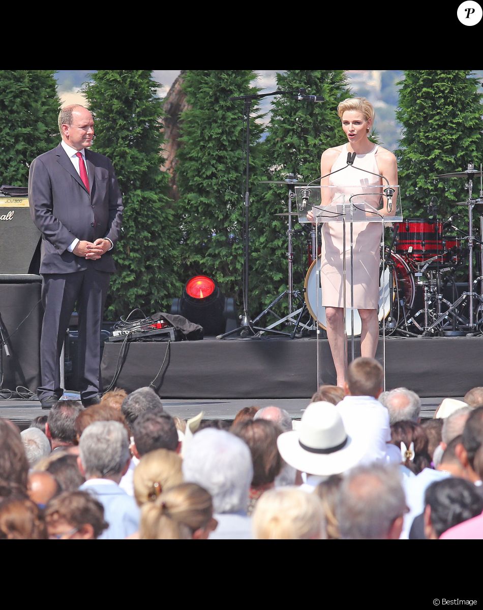La princesse Charlène de Monaco fait, la première un discours en français devant le prince Albert II de Monaco très ému - Premier jour des célébrations des 10 ans de règne du prince Albert II de Monaco à Monaco, le 11 juillet 2015.