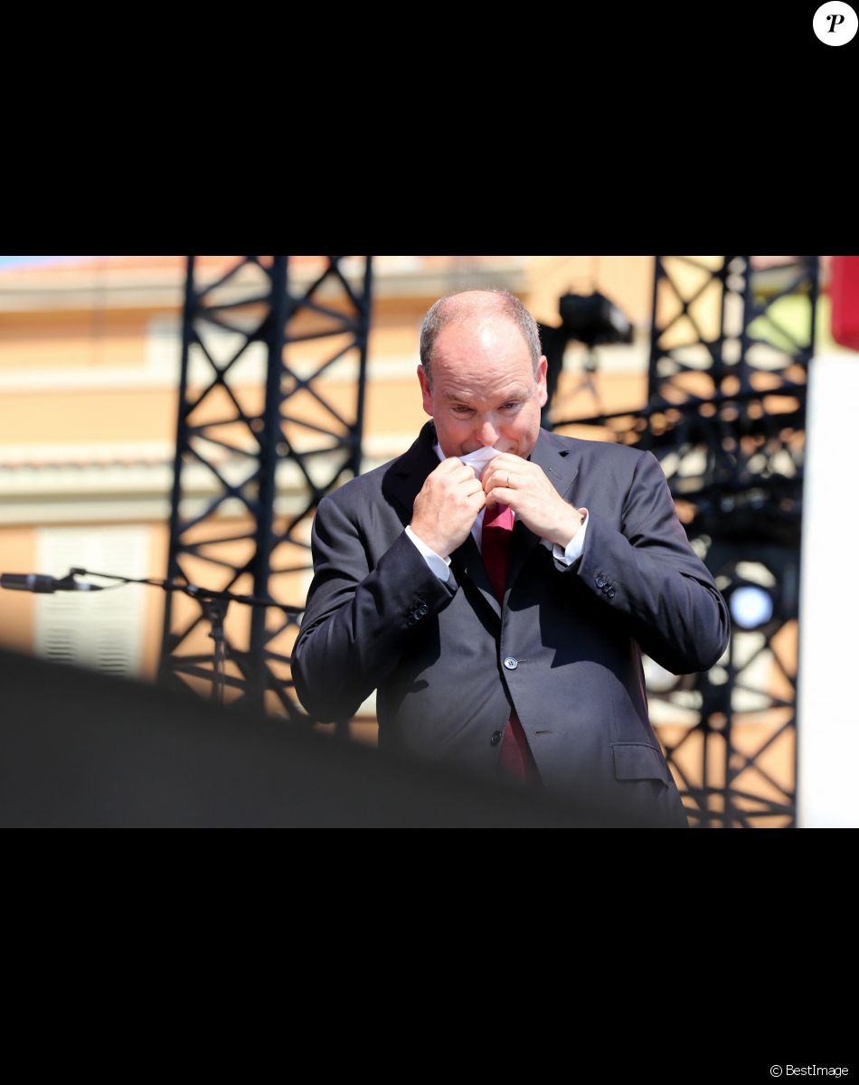 Le prince Albert II de Monaco très ému pendant le discours en français de la princesse Charlène de Monaco - Premier jour des célébrations des 10 ans de règne du prince Albert II de Monaco à Monaco, le 11 juillet 2015.
