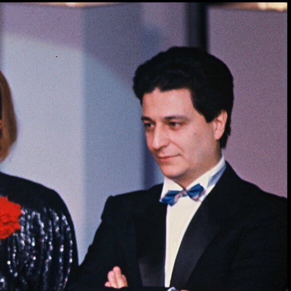Archives - Laure Marsac reçoit le César du meilleur espoir féminin pour "La Pirate" en 1985 en présence de Stéphane Audran et Christian Clavier.