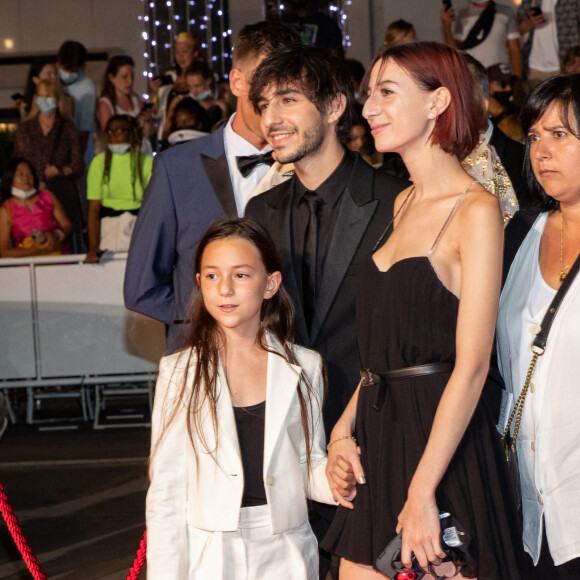 Alice, Ben et Joe Attal (les enfants de Charlotte Gainsbourg) - Montée des marches du film "Jane par Charlotte" lors du 74ème Festival International du Film de Cannes. Le 7 juillet 2021 © Borde-Jacovides-Moreau / Bestimage 