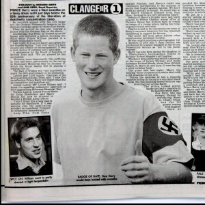 Le Prince Harry, photographié en uniforme nazi lors d'une fête costumée en janvier 2005.
