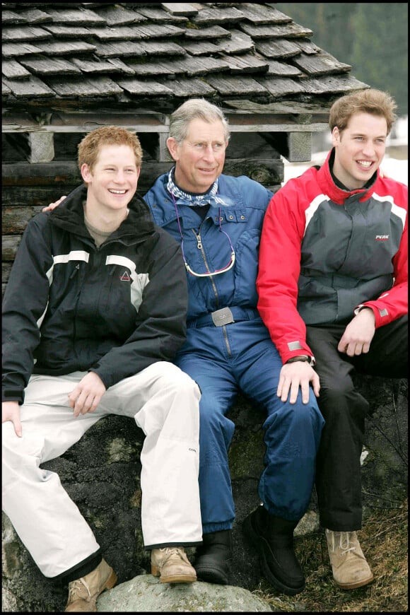 Le Prince Charles et ses fils, le Prince William et le Prince Harry à Klosters où ils ont pris une semaine de vacances au ski.
