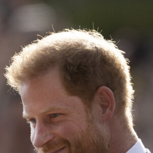 Le prince Harry, duc de Sussex à la rencontre de la foule devant le château de Windsor, suite au décès de la reine Elisabeth II d'Angleterre. Le 10 septembre 2022 