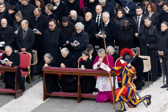Olaf Scholz, chancelier de l'Allemagne - Obsèques du pape émérite Benoit XVI (Joseph Ratzinger) sur la place Saint-Pierre du Vatican le 5 janvier 2023. 