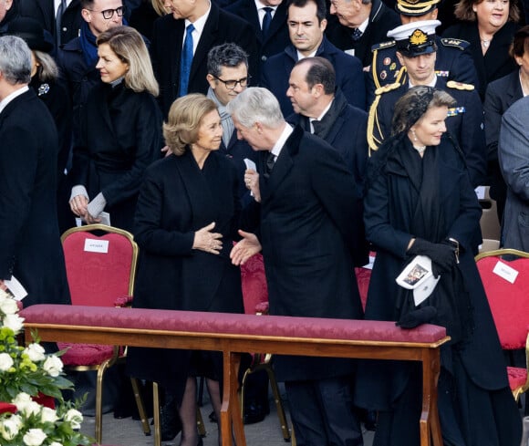 La reine Sofia d'Espagne, le roi Philippe de Belgique, la reine Mathilde - Obsèques du pape émérite Benoit XVI (Joseph Ratzinger) sur la place Saint-Pierre du Vatican le 5 janvier 2023. 
