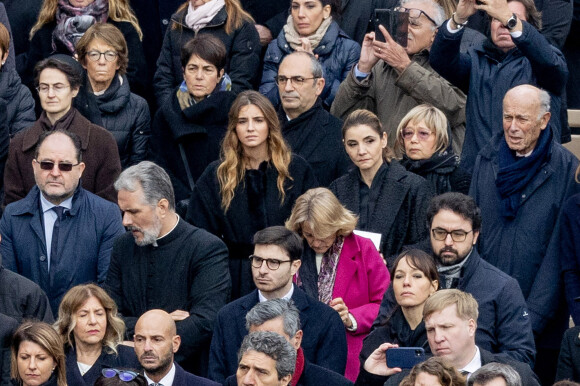 Clotilde Courau et sa fille Vittoria - Obsèques du pape émérite Benoit XVI (Joseph Ratzinger) sur la place Saint-Pierre du Vatican le 5 janvier 2023. 