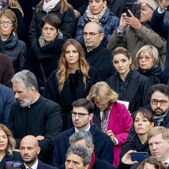 Clotilde Courau et sa fille Vittoria - Obsèques du pape émérite Benoit XVI (Joseph Ratzinger) sur la place Saint-Pierre du Vatican le 5 janvier 2023. 