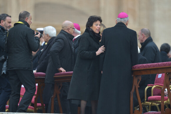 L'ambassadrice espagnole Isabel Celaa - Obsèques du pape émérite Benoit XVI (Joseph Ratzinger) sur la place Saint-Pierre du Vatican. Le 5 janvier 2023 