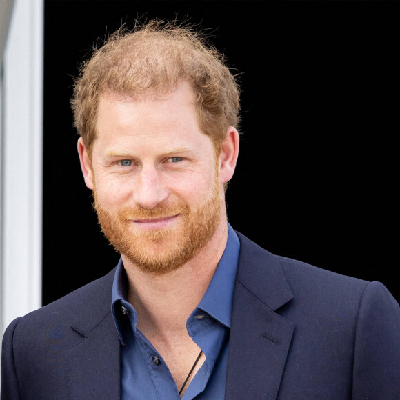 Le prince Harry lors de la finale de basket-ball en chaise roulante aux Invictus Games 2020 à La Haye le 22 avril 2022 