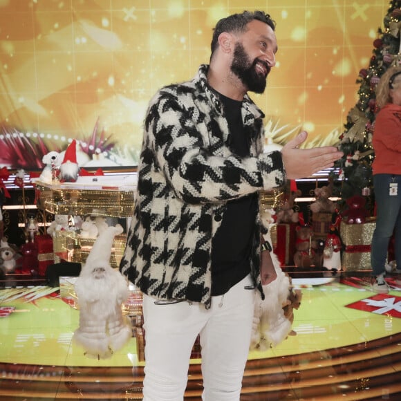 Exclusif - Cyril Hanouna - Sur le plateau de l'émission TPMP (Touche Pas à Mon Poste) présentée en direct par C.Hanouna et diffusée sur C8 - Paris le 06/12/2022 - © Jack Tribeca / Bestimage