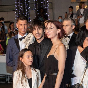 Alice, Ben et Joe Attal (les enfants de Charlotte Gainsbourg) - Montée des marches du film "Jane par Charlotte" lors du 74ème Festival International du Film de Cannes. Le 7 juillet 2021 © Borde-Jacovides-Moreau / Bestimage 