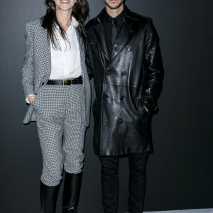 Charlotte Gainsbourg et son fils Ben Attal - Photocall du défilé Saint Laurent collection Printemps-Eté 2022 lors de la fashion week à Paris, le 28 septembre 2021. © Olivier Borde/Bestimage 