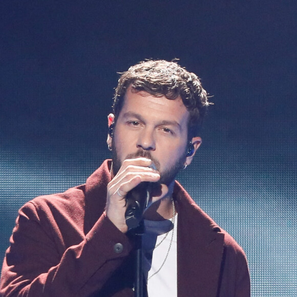 Exclusif - Claudio Capéo chante "Si j'avais su" - Enregistrement de l'émission "Tout le monde chante contre le cancer, les stars relèvent le défi" dans le cadre du gala de l'association "Tout le monde chante contre le cancer" présentée par J.Anthony au Dôme de Paris, et diffusée le 4 janvier sur W9. Le 22 novembre 2022 © Christophe Clovis-Coadic Guirec / Bestimage