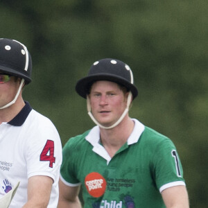 Le prince William et le prince Harry - Catherine Kate Middleton, la duchesse de Cambridge et son fils George encouragent le prince William et le prince Harry lors du match d'un polo à Windsor, le 15 juin 2014. 