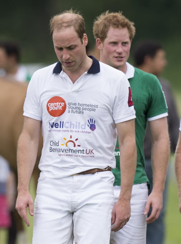 Le prince William et le prince Harry - Catherine Kate Middleton, la duchesse de Cambridge et son fils George encouragent le prince William et le prince Harry lors du match d'un polo à Windsor, le 15 juin 2014. 