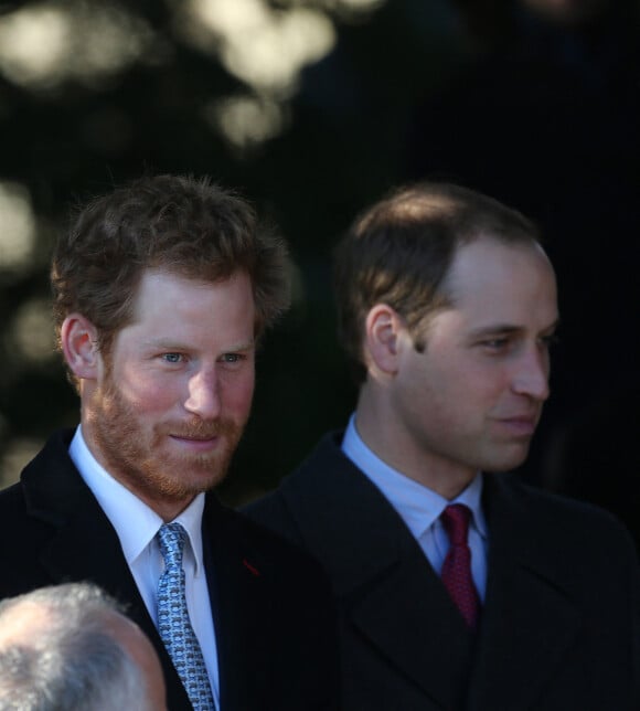 Le prince Harry, barbu, et le prince William se rendent a la messe de Noel a l'eglise St Mary Magdalene a Sandringham. 