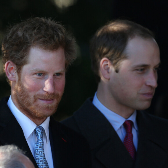 Le prince Harry, barbu, et le prince William se rendent a la messe de Noel a l'eglise St Mary Magdalene a Sandringham. 