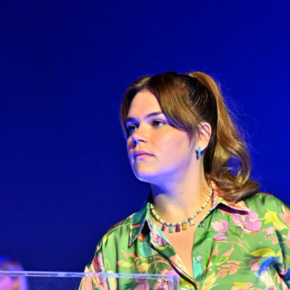 Exclusif - Camille Gottlieb lors de la tombola durant la traditionnelle soirée d'été de Fight Aids Monaco au Sporting Club de Monaco, le 23 juillet 2022. Cette année, les artistes de "Queen Machine" ont répondu présents pour se produire sur la scène de la Salle des Etoiles, au profit de l'association Fight Aids Monaco, fondée en 2004 par la princesse Stéphanie de Monaco. Le thème de la soirée a inspiré bon nombre d'invités qui n'ont pas hésité, soit à se grimer en Freddie Mercury, soit à porter un t-shirt du mythique groupe anglais ou tout simplement à se coller une petite moustache. Cette soirée permet de récolter des fonds pour venir en aide aux malades du SIDA. Monaco. © Bruno Bebert/Bestimage 